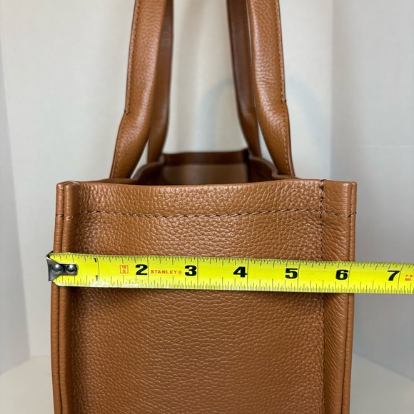 Marc Jacobs The Tote Bag Large Argan Oil - Picture 8 of 8